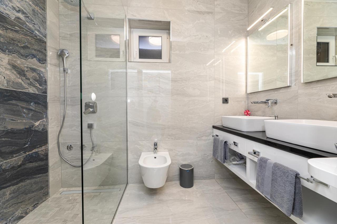 1 Paola Apartment