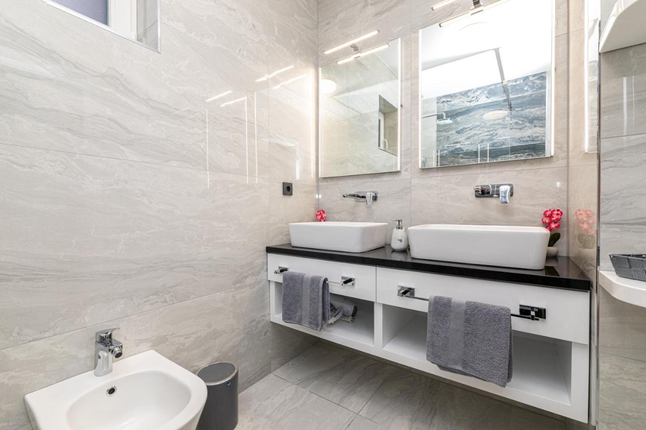 1 Paola Apartment