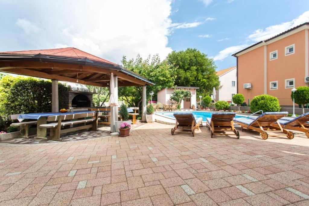 1 Paola Apartment