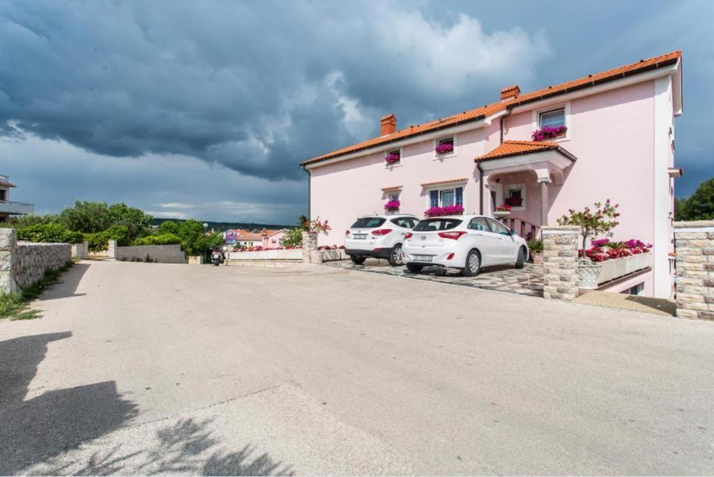 1 Paola Apartmán *