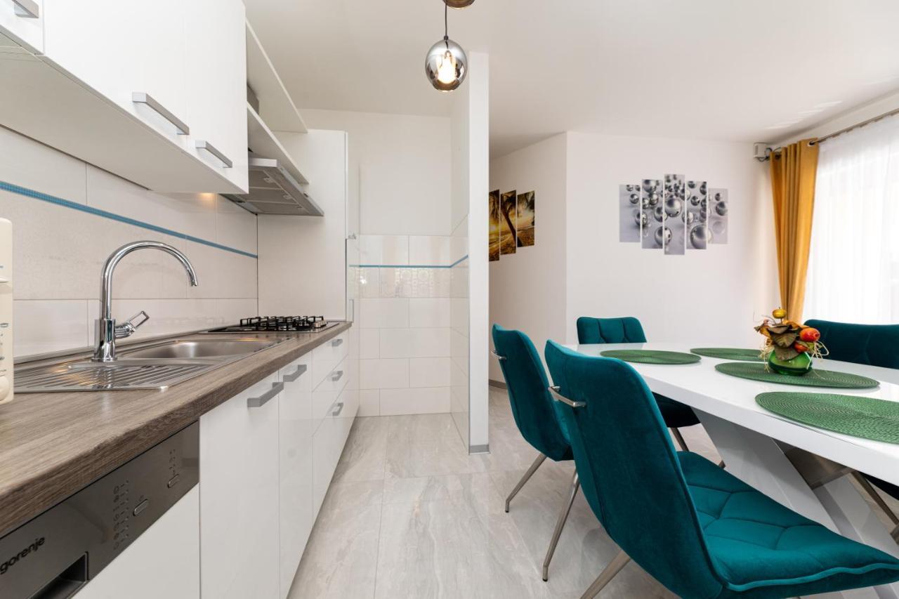 1 Paola Apartment *