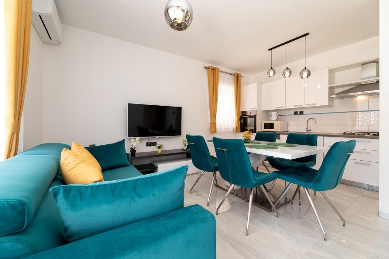1 Paola Apartment *